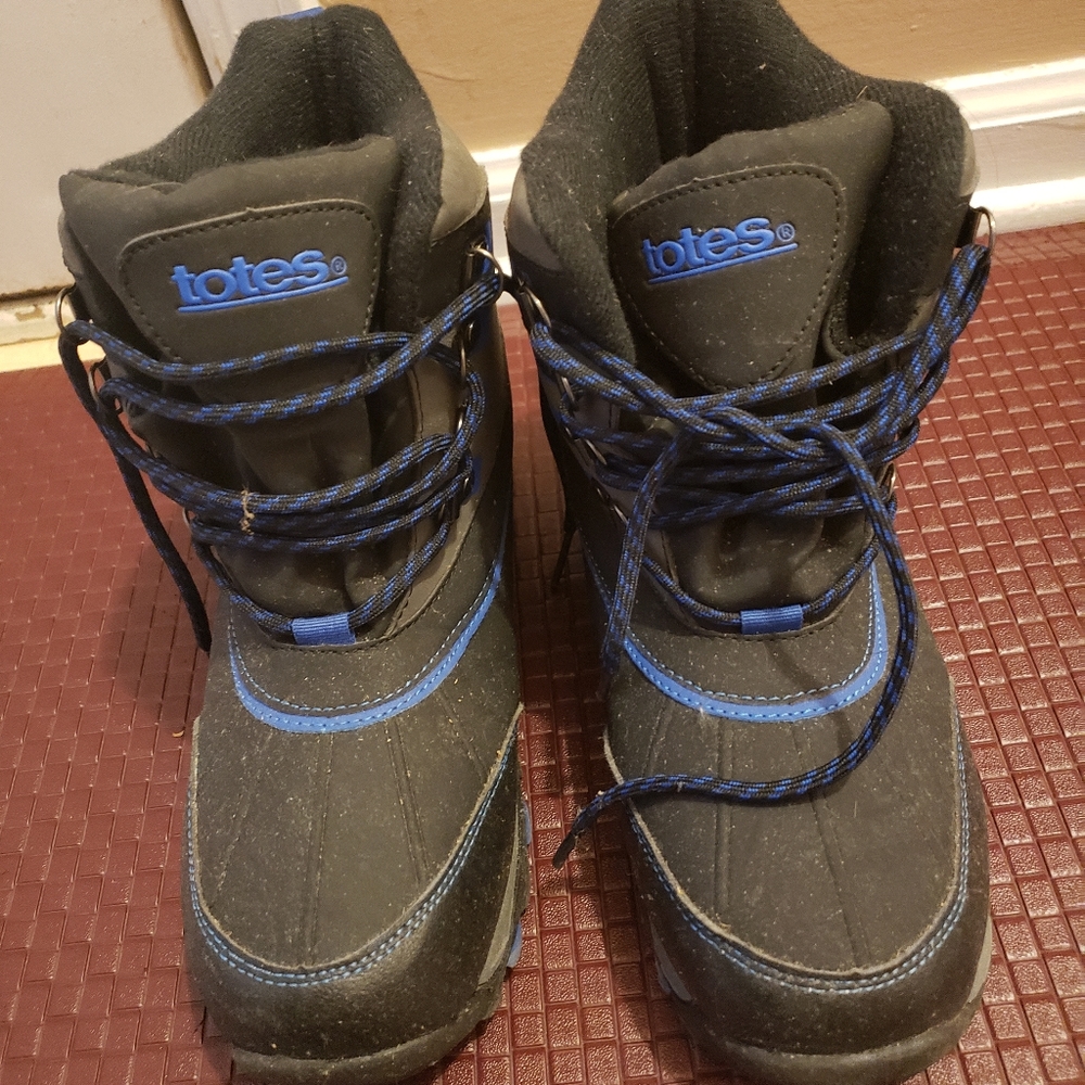 Totes boys snow boots